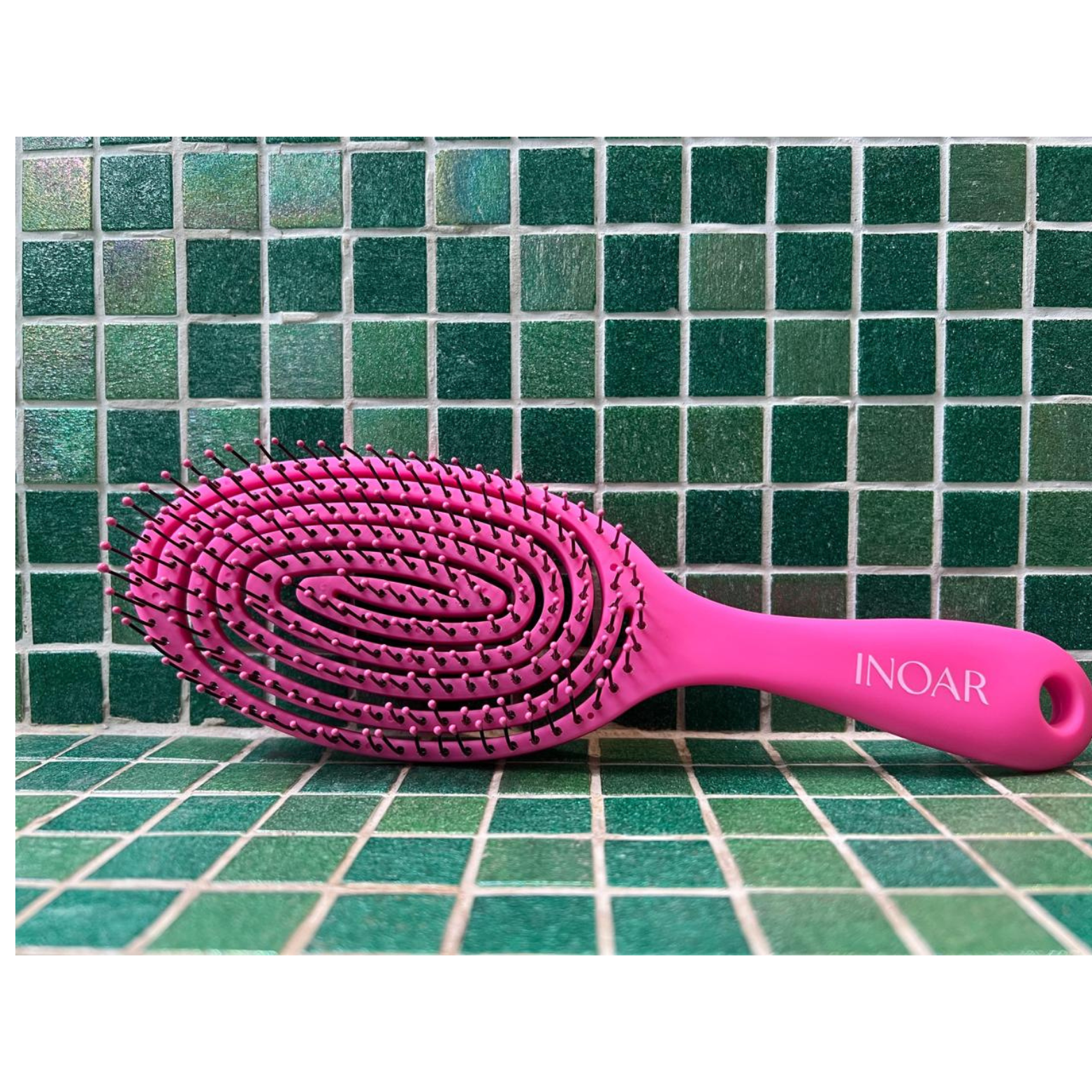 INOAR's Detangling Wet Brush - Image 4